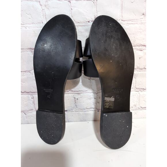 Vince Camuto Black Leather Handmade in Greece Sandals Silver Medallion Sz 9/40 - Picture 8 of 9